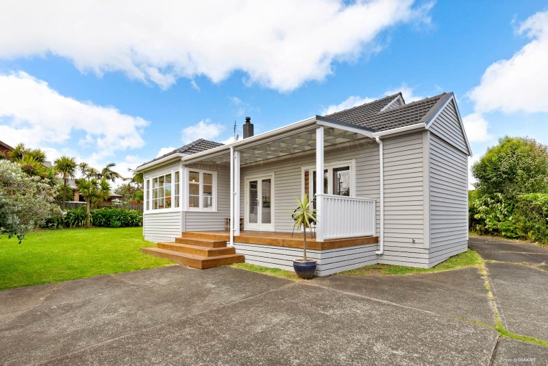 17 Fairfax Avenue, Northcote, Auckland - Carousel 2