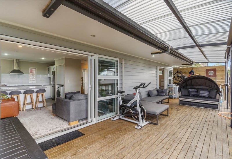 18 Lewis Road, Pakuranga, Auckland - Carousel 1