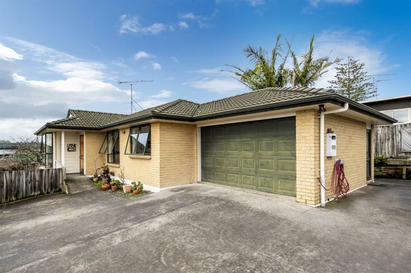 2/147 Birkdale Road, Birkdale, Auckland - Carousel 1
