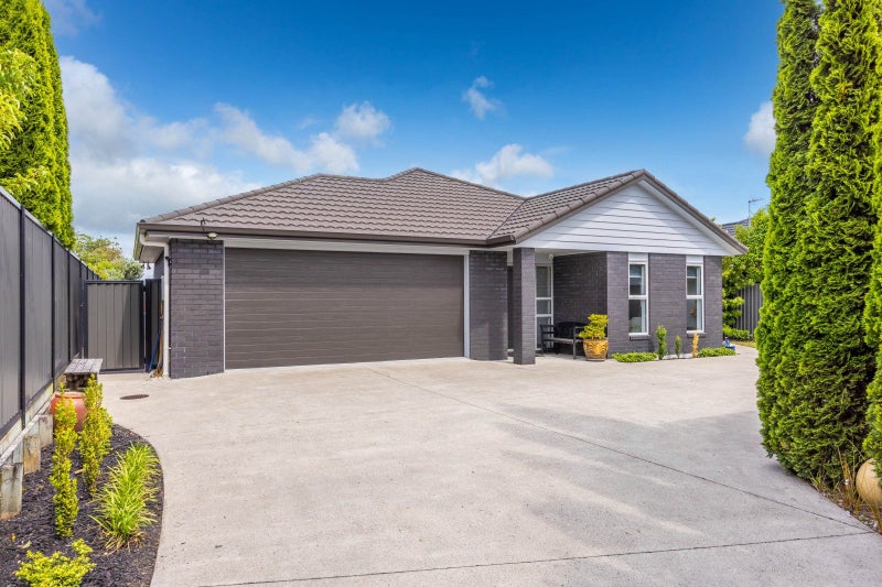 6 Peter Way Place, Glenview, Hamilton - Carousel 1