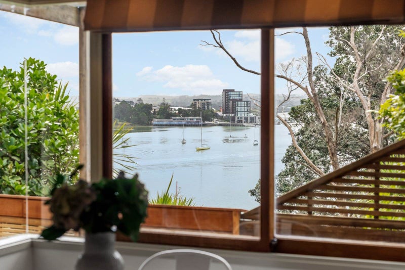 20 Oruamo Place, Beach Haven, Auckland - Carousel 1