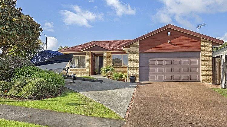 2 Jan Higgins Place, Golflands, Auckland - Carousel 1