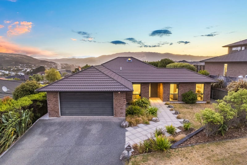 123 Te Puia Drive, Aotea, Porirua - Carousel 1
