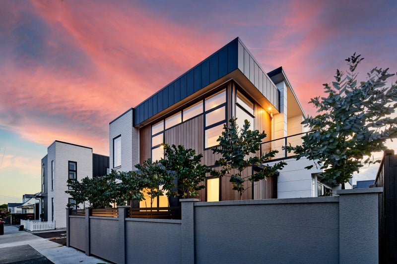 8/39 Nelson Street, Petone, Lower Hutt - Carousel 1