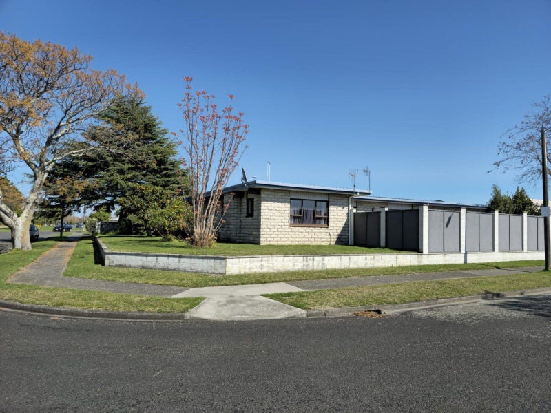 43 Duckworth Crescent, Greenmeadows, Napier - Carousel 1
