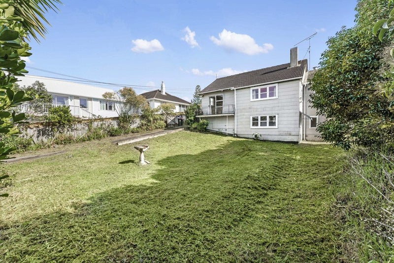 30 Castledine Crescent, Glen Innes, Auckland - Carousel 2