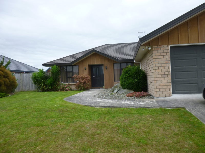 4 Branigan Parade, Kelvin Grove, Palmerston North - Carousel 1