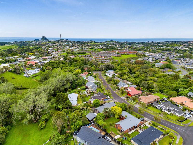 3 Elder Grove, Whalers Gate, New Plymouth - Carousel 2