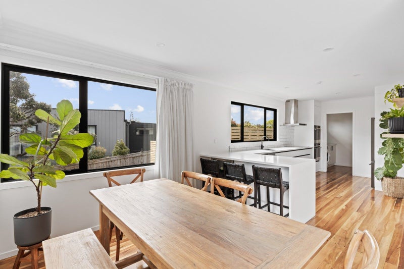 30 Waiwaka Terrace, Strandon, New Plymouth - Carousel 2