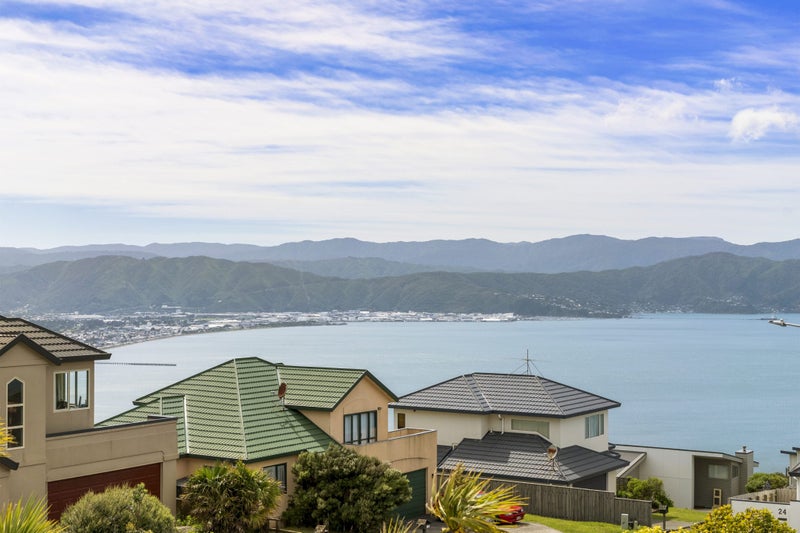 10 Bennett Grove, Newlands, Wellington - Carousel 2
