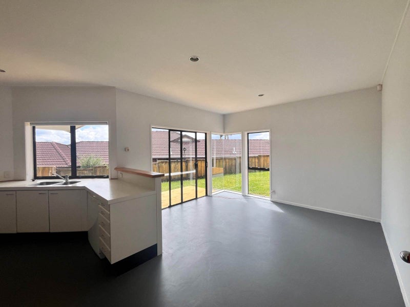 50 Oliver Road, Eastern Beach, Auckland - Carousel 2