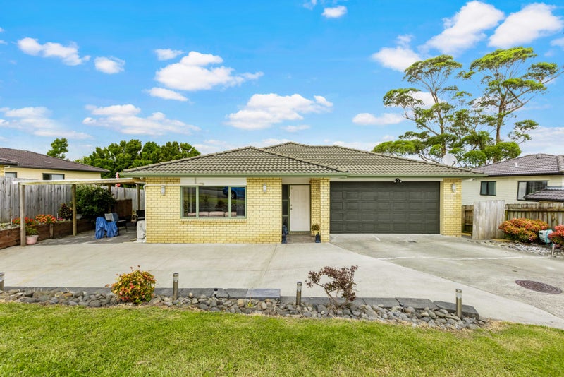22 Gordon Stanley Drive, Massey, Auckland - Carousel 1
