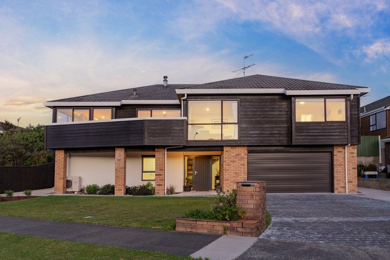 3 Eclipse Lane, Whitby, Porirua - Carousel 1