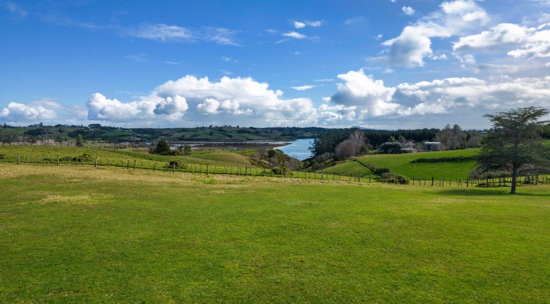 16 Potts Road, Howick - Carousel 2