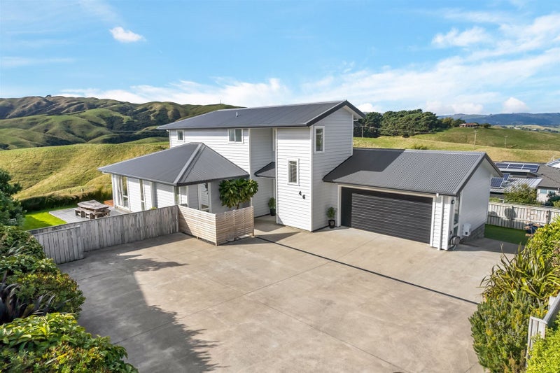 46 Mo Street, Camborne, Porirua - Carousel 1