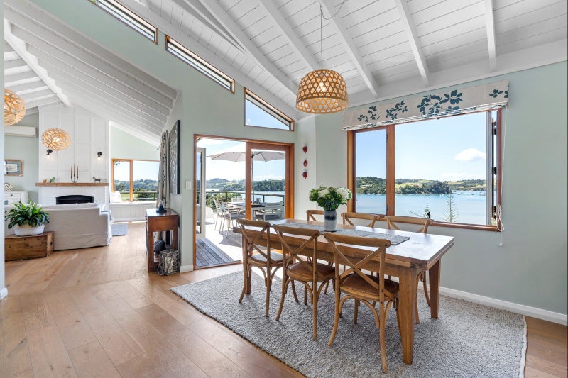 8 Martin Road, Warkworth - Carousel 1