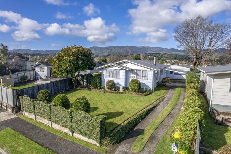 12 Fremont Grove, Totara Park, Upper Hutt - Carousel 1