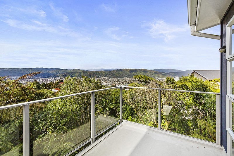 10 Eastview Grove, Normandale, Lower Hutt - Carousel 1