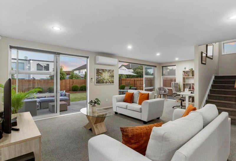 28 Phar Lap Crescent, Takanini, Auckland - Carousel 2