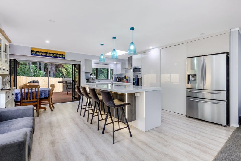 178 Everglade Drive, Totara Heights, Auckland - Carousel 1