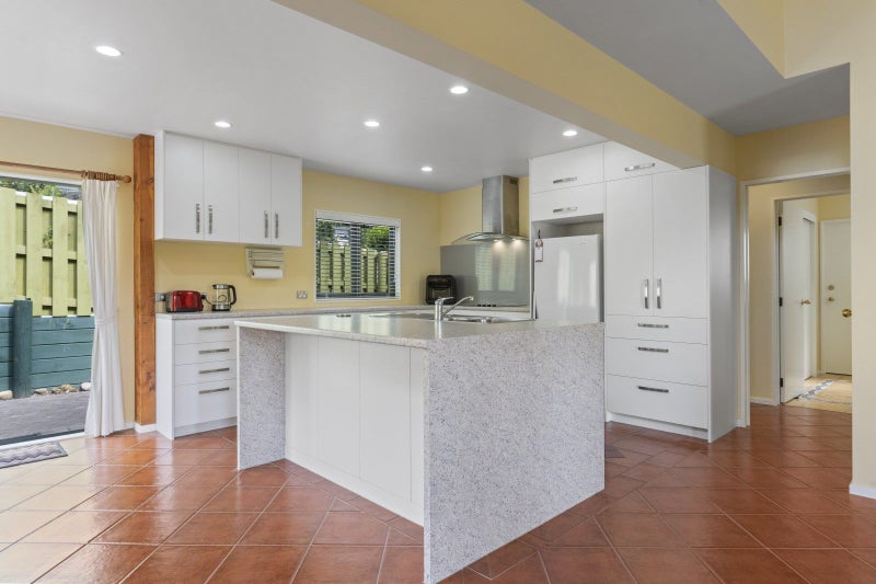 1 Tohe Cul, Kinloch, Taupō - Carousel 2