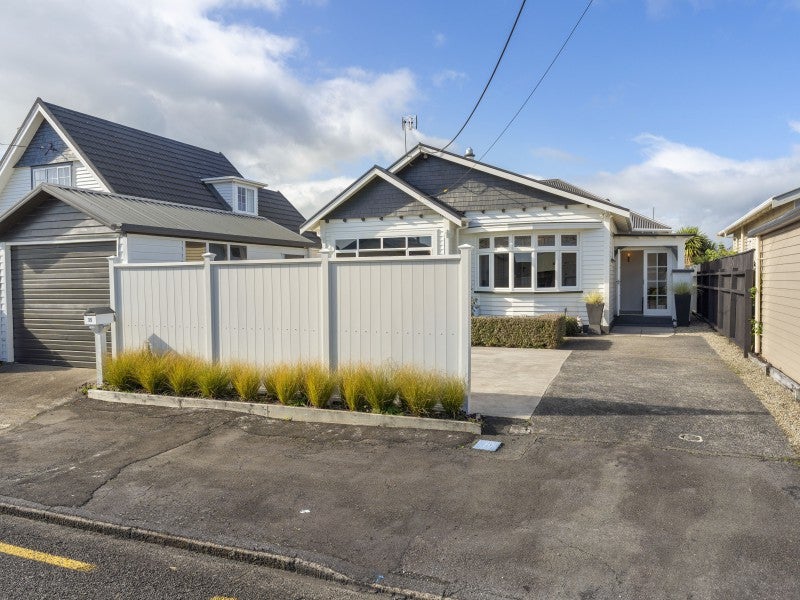 39 Wallace Place, Westown, New Plymouth - Carousel 2