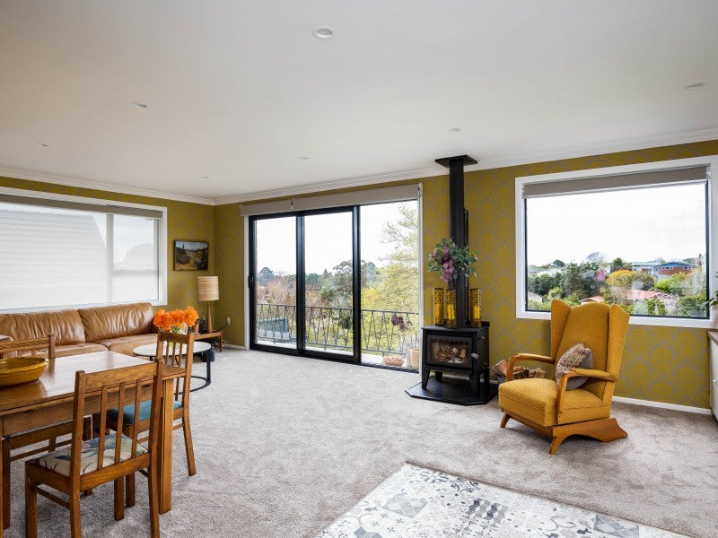 15 Montana Place, Merrilands, New Plymouth - Carousel 2