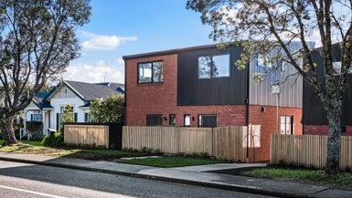 1 Cliff View Drive, Green Bay, Auckland - Carousel 1