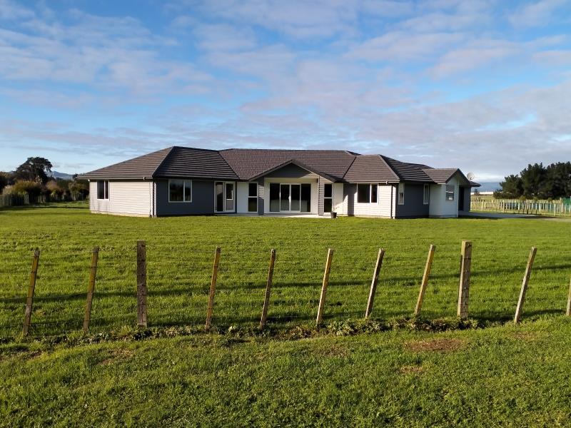 115 Clevely Line, Bunnythorpe, Palmerston North - Carousel 1