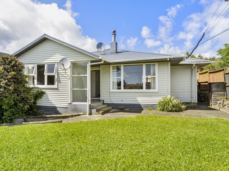 9 Massey Street, Tawa, Wellington - Carousel 1
