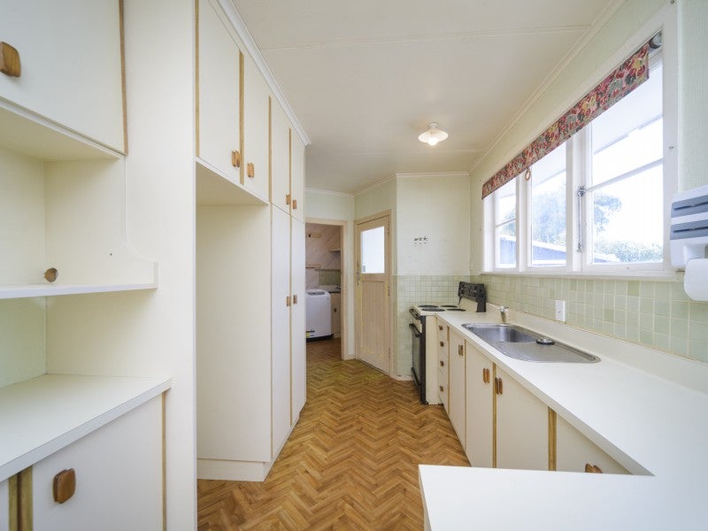 9 Benmore Avenue, Cloverlea, Palmerston North - Carousel 2