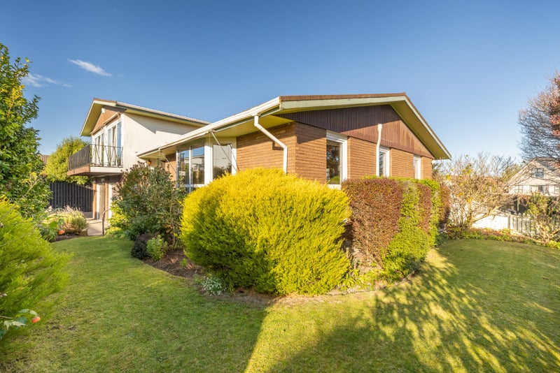 18 Delaware Crescent, Russley, Christchurch - Carousel 1