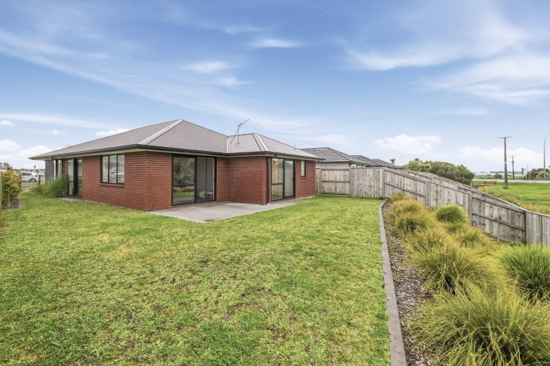93 Hills View Drive, Papamoa - Carousel 1