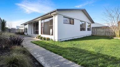 17 Mona Square, Ashburton, Ashburton - Carousel 1