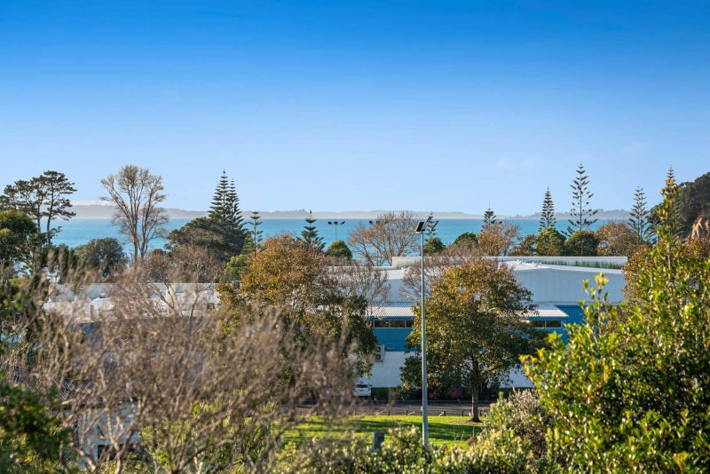 10 Rimu Road, Stanmore Bay, Whangaparaoa - Carousel 2