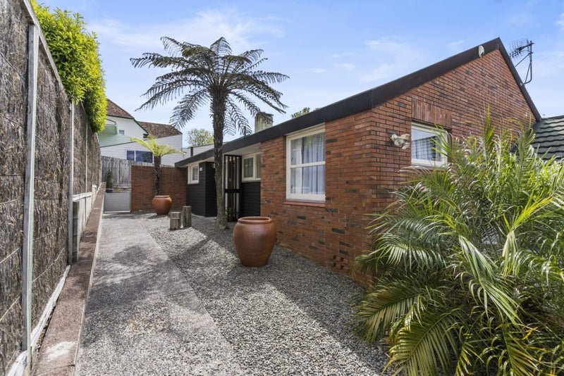 2/12 Entrican Avenue, Remuera, Auckland - Carousel 1