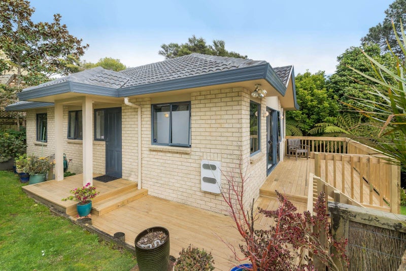 11 Canary Place, Unsworth Heights, Auckland - Carousel 2