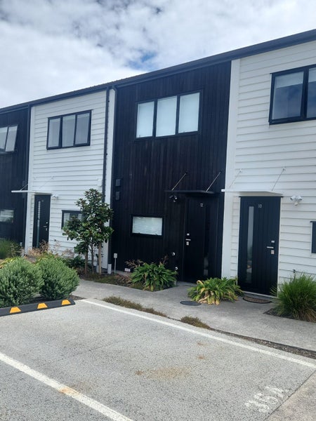 12 Whakahui Lane, Mangere Bridge, Auckland - Carousel 1