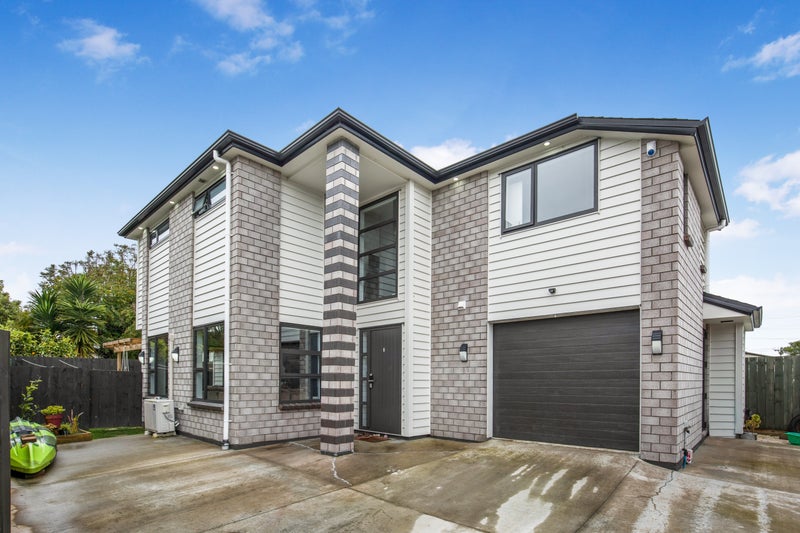 4/7 WAIARI RD, CONIFER GROVE, Auckland - Carousel 1