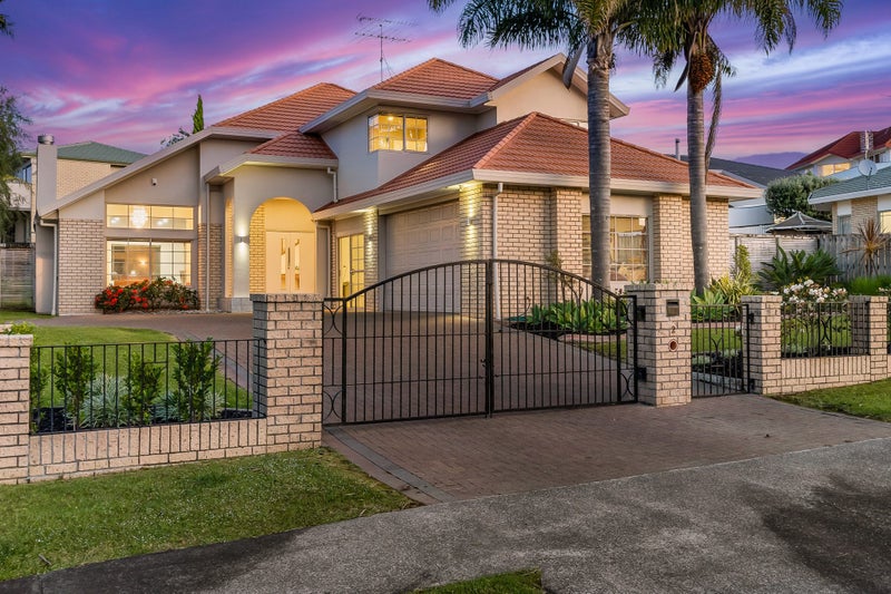 2 Hogarth Rise, West Harbour, Auckland - Carousel 2