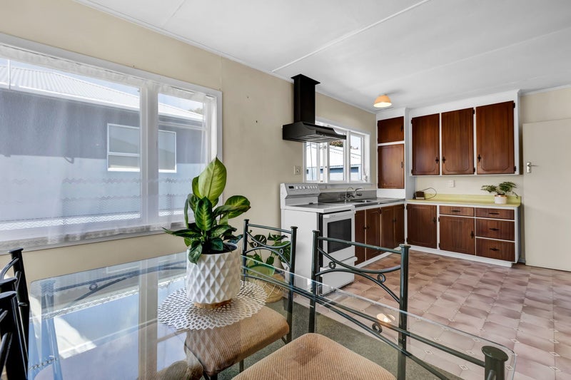 5 Ranfurly Street, Frankleigh Park, New Plymouth - Carousel 2