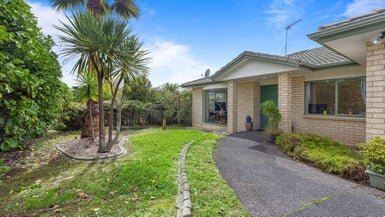 7 Jadewynn Drive, Massey, Auckland - Carousel 1