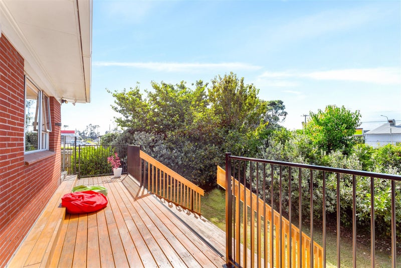 2/4 Evelyn Place, Hillcrest, North Shore City - Carousel 2