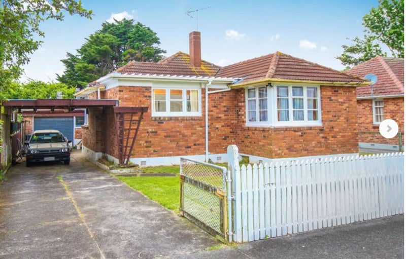 28 Ropata Avenue, Point England, Auckland - Carousel 1