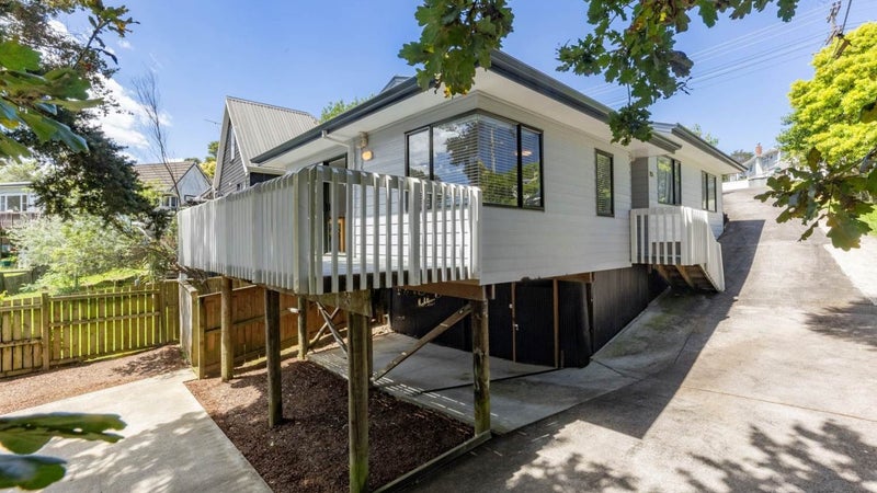 36A Highland Avenue, Titirangi, Auckland - Carousel 1