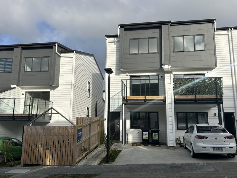 9 Dotterel Place, Westgate, Auckland - Carousel 1