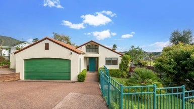 15 Mandeville Place, Unsworth Heights, Auckland - Carousel 1