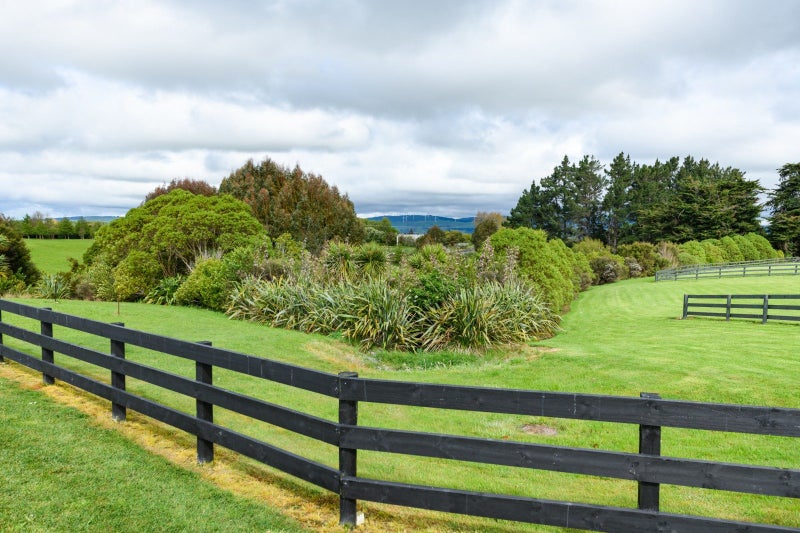 65 Hartwell Drive, Kelvin Grove, Palmerston North - Carousel 44