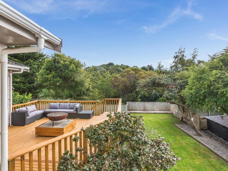 11 Picketboat Lane, Whitby, Porirua - Carousel 2