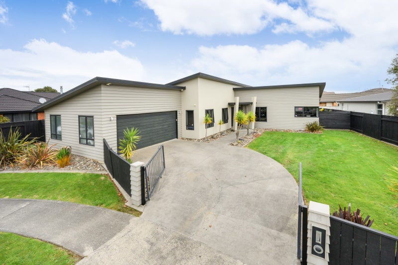 24 Branigan Parade, Kelvin Grove, Palmerston North - Carousel 1